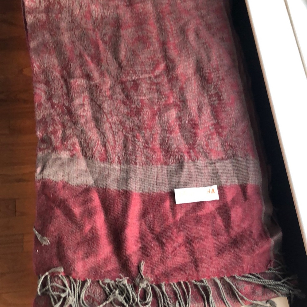 Brand new scarf